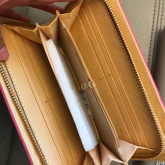 Wallets - Picture 2 of 4